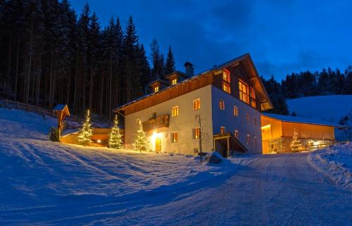 Silentium Dolomites chalet since 1600 - Chalet - Monguelfo