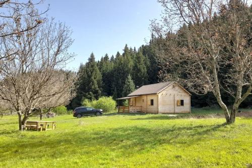 Wood Cabin by the River - for Nature Lovers