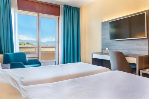 2 twin beds