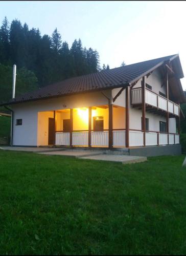 Andrhouse, Verchovyna