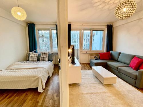 DECOR 2 metro fast WiFI 55’TV Netflix HBO cozy