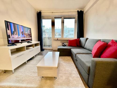 DECOR 2 metro fast WiFI 55’TV Netflix HBO cozy, Varsovie