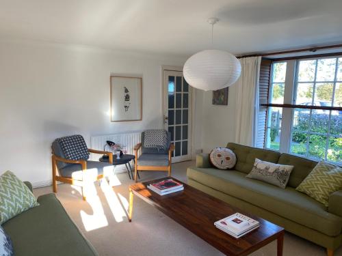 Picture of Stunning Apartment Opposite Cowdray Ruins In Heart Of Midhurst