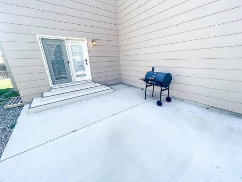 PET FRIENDLY/PING PONG/MTN VIEWS,AF ACAD SLEEPS16+ in Colorado Springs, USA