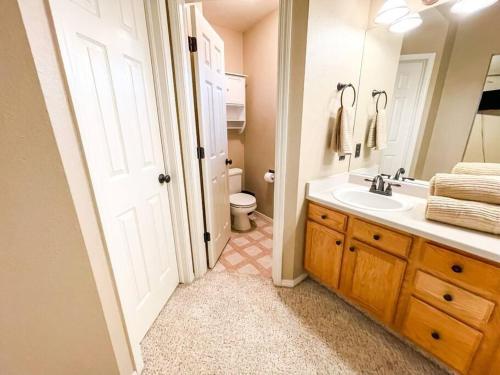 PET FRIENDLY/PING PONG/MTN VIEWS,AF ACAD SLEEPS16+ in Colorado Springs, USA