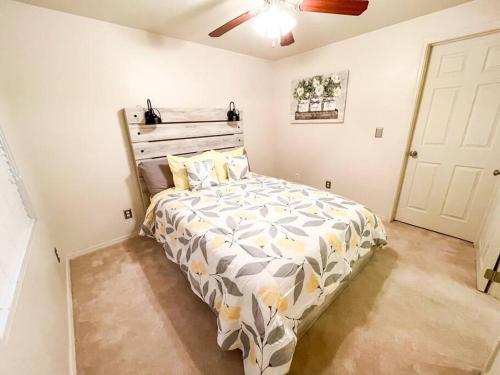 PET FRIENDLY/PING PONG/MTN VIEWS,AF ACAD SLEEPS16+ in Colorado Springs, USA