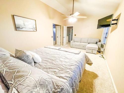 PET FRIENDLY/PING PONG/MTN VIEWS,AF ACAD SLEEPS16+ in Colorado Springs, USA
