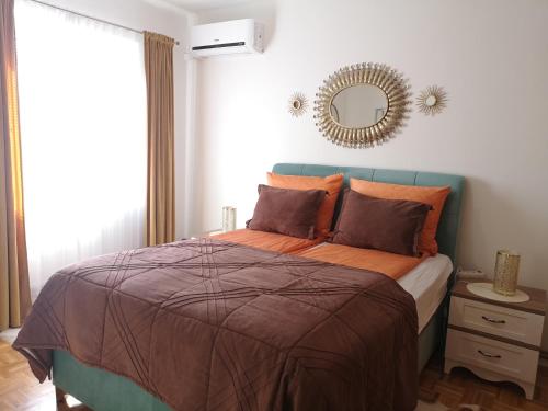 One-Bedroom Apartment image 6