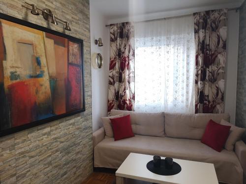One-Bedroom Apartment image 4