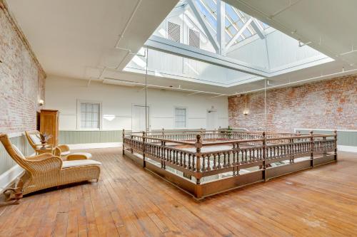 Strand Balcony Lofts - image 10