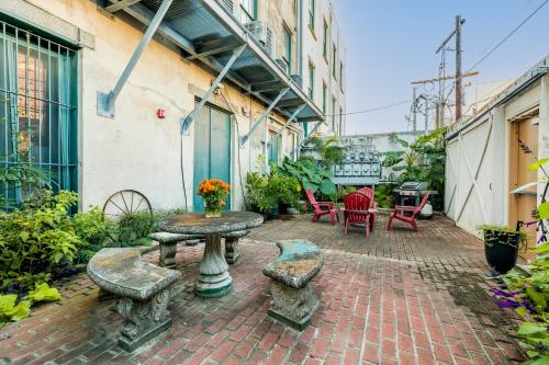 Strand Balcony Lofts - main image