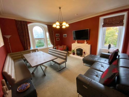 Period House / Entire Upstairs Flat - Inverness