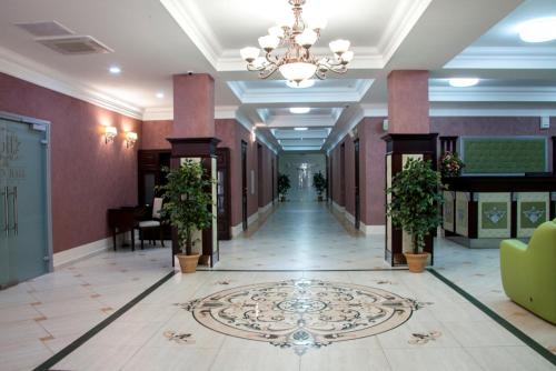 Green Hall Hotel - image 8