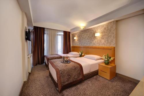 2 twin beds