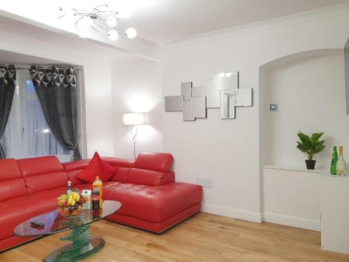 Picture of Glasgow Comfortable And Modern 3 Bedroom Mid Terraced Villa