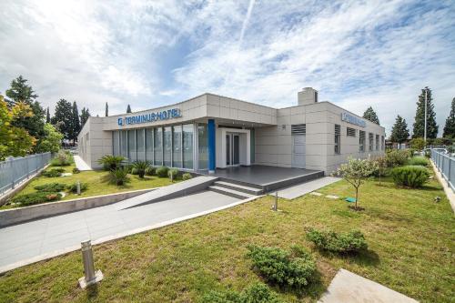 Entrance, Hotel Terminus in Podgorica