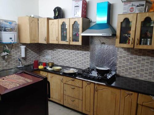 Lavish 3bhk furnished flat wifi private washroom