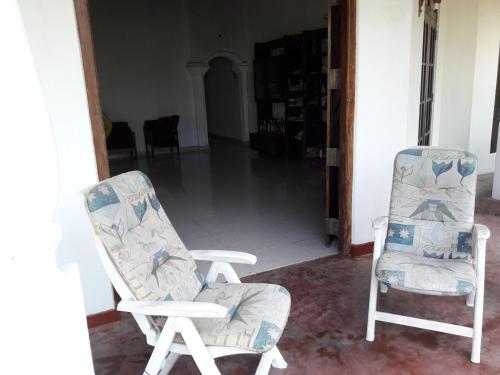 One-Bedroom Apartment image 6