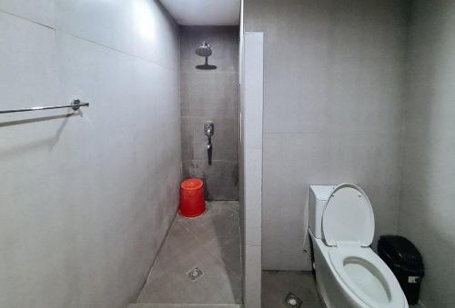 Bathroom, RedDoorz @ Le Verde Lodge Pampanga in Magalang