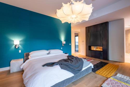 Luxury SKI IN SKI OUT Home Whistler - Pool, Hot tub, Gym, Kadenwood Private Gondola