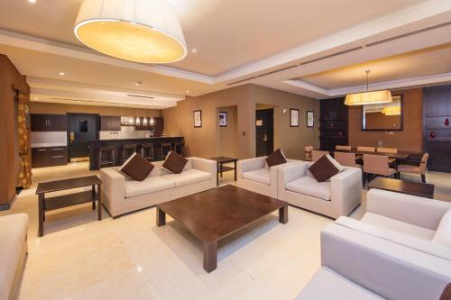 시설, 래디슨 블루 호텔 도하 (Radisson Blu Hotel Doha) in 도하