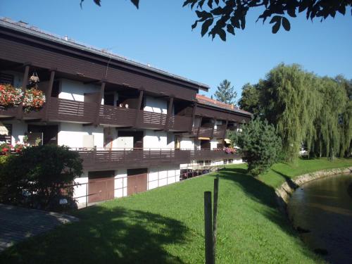 Bejárat, 3-Zi Atelierdachwohnung mit Bergblick Seenahe und 2 Loggia in Bernau am Chiemsee