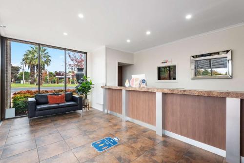 Comfort Inn Deakin Palms photo 2