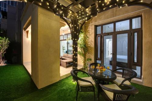 Durrani Homes - Arabian luxury at Souk Al Bahar besides Burj Khalifa & Dubai Mall, Dubaj (fotografie 8)