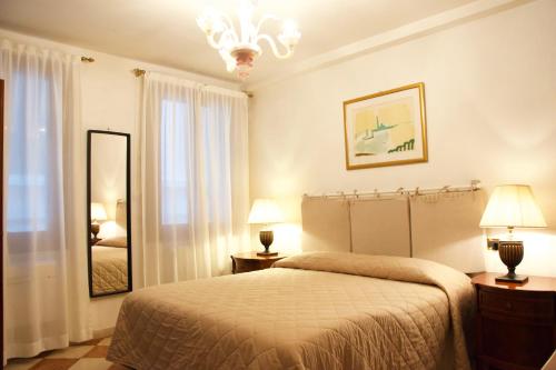 Anzolo Palace - Rooms & Apartments Room Type - Deluxe Room