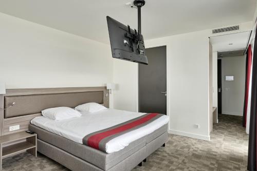 Wings Hotel - image 12