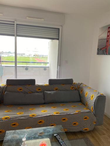 Charmant appartement, spacieux dans une residence neuve!