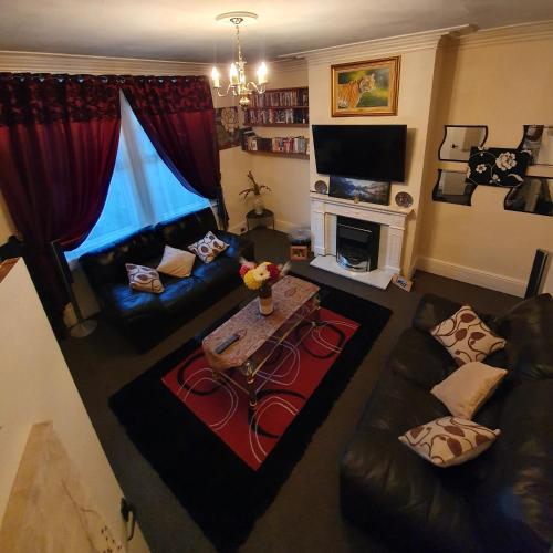 ** Lovely & Cosy well equipped 3 bedroom house perfect for Work/Leisure + free parking & WiFi ** gîte à louer Morley