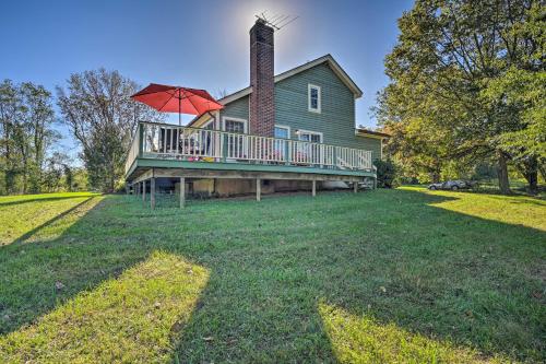 Lovettsville Cottage in Heart of Wine Country in Lovettsville, USA