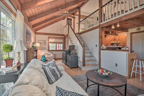Lovettsville Cottage in Heart of Wine Country in Lovettsville, USA