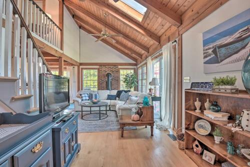 Lovettsville Cottage in Heart of Wine Country in Lovettsville, USA