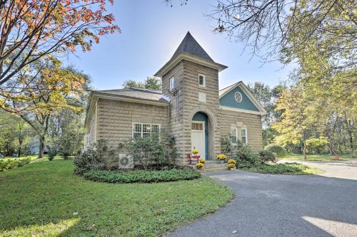 Renovated WV Schoolhouse History Buffs Heaven! - Kearneysville