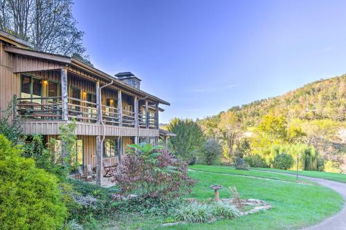 River Access, Mtn Views! All-Season Cullowhee Base in Forest Hills (NC)