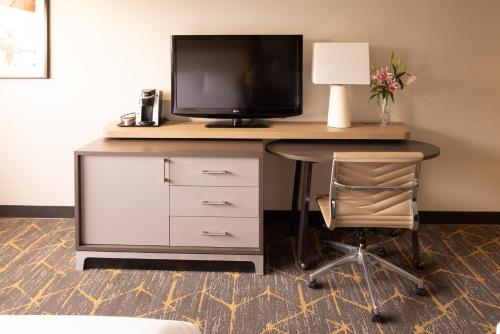 Holiday Inn Santa Ana-Orange County Airport, an IHG Hotel