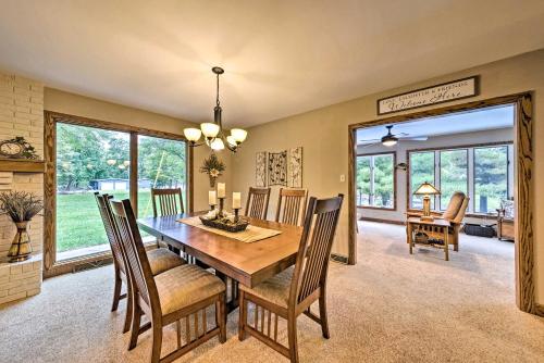 Family Home with Deck on Lake Sara Pets are Welcome in Mattoon (Illinois)