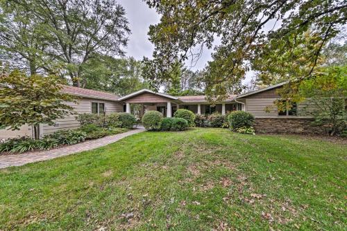 Family Home with Deck on Lake Sara Pets are Welcome in Mattoon (Illinois)