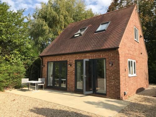 Contemporary Cottage outside South Harting