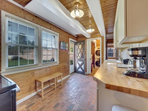 East Twins Lake House - image 10