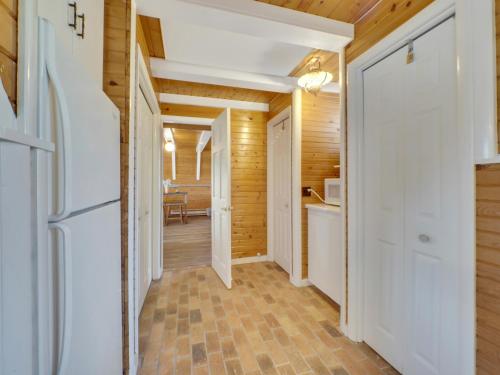 East Twins Lake House - image 12