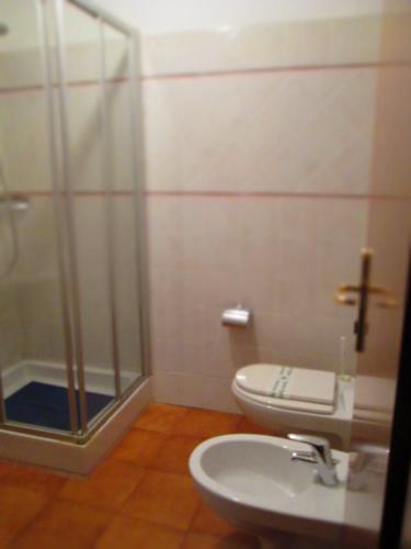 Quadruple Room image 4