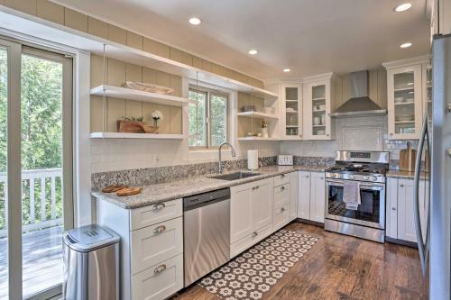 Arrowhead Retreat with Luxe Furnishings and Lake Views in Lake Arrowhead, USA