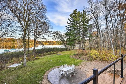 . Lakeside Sarona Home Private Dock and Fire Pit!