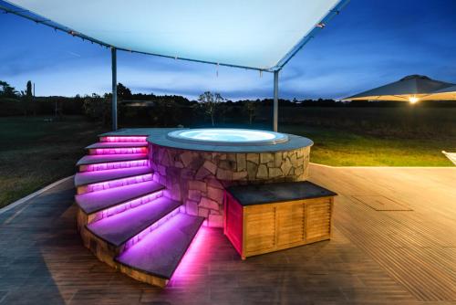 熱水浴缸, 位於泰韋里納堡的優雅農舍-有庭院 (Rustic Farmhouse in Lazio) in 泰韋里納卡斯蒂廖內