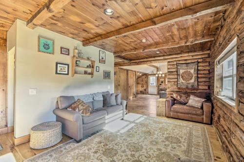 Cambridge Cabin Less Than 2 Mi to Smugglers Notch! in Jeffersonville, USA