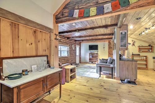 Cambridge Cabin < 2 Mi to Smugglers' Notch! in Džefersonvila (VT)