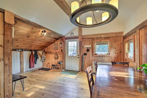 Cambridge Cabin < 2 Mi to Smugglers' Notch! in Džefersonvila (VT)